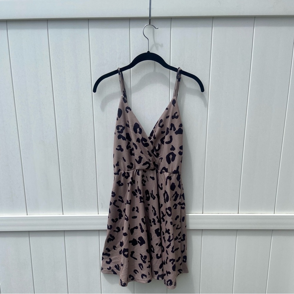 Amazon Leopard V-Neck Skater Sleeveless Mini Dress, Women's Size M, Beige Black